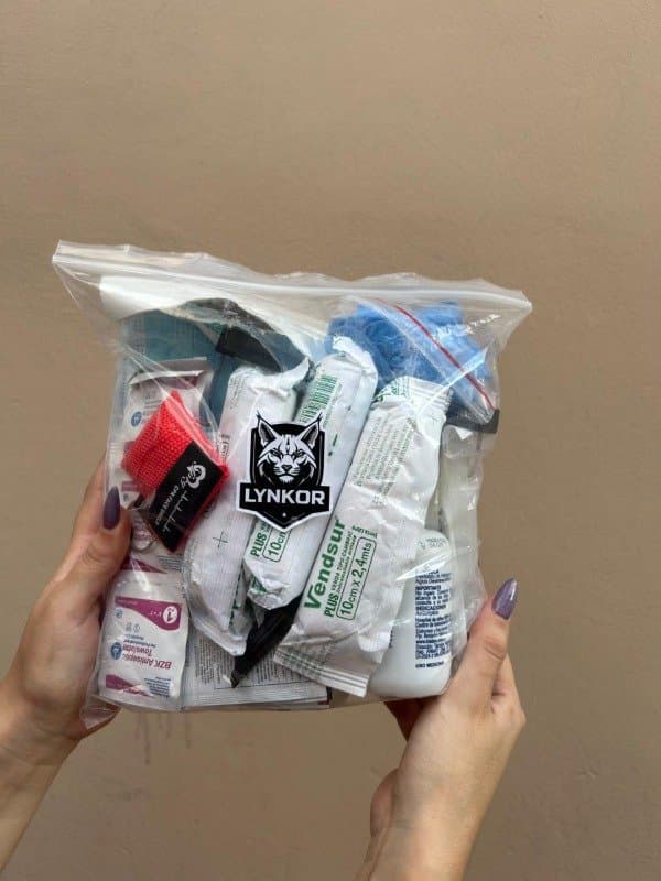 Bolsa con insumos de primeros auxilios thumbnail 2